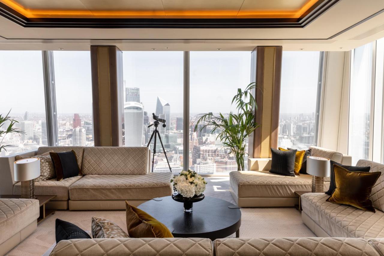 Shangri-La The Shard, London Kültér fotó The living room of a Sky Villa
