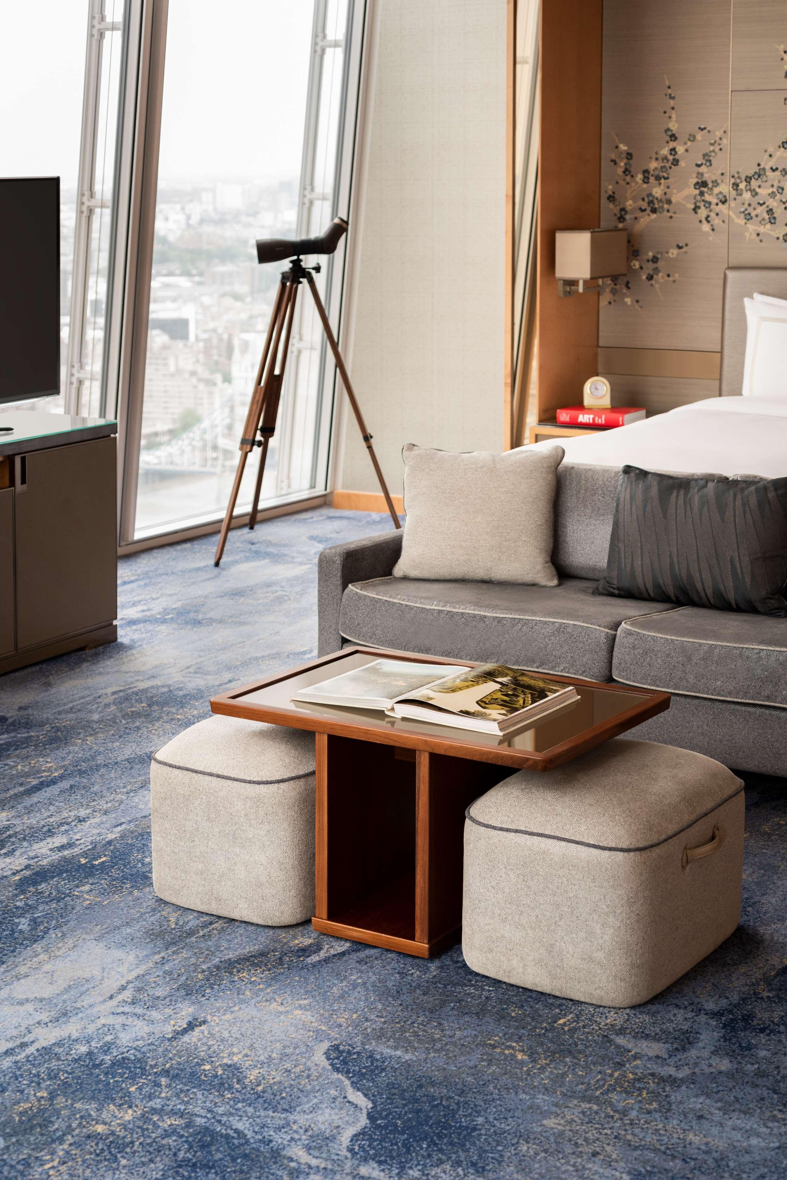 Shangri-La The Shard, London Kültér fotó A room at the hotel