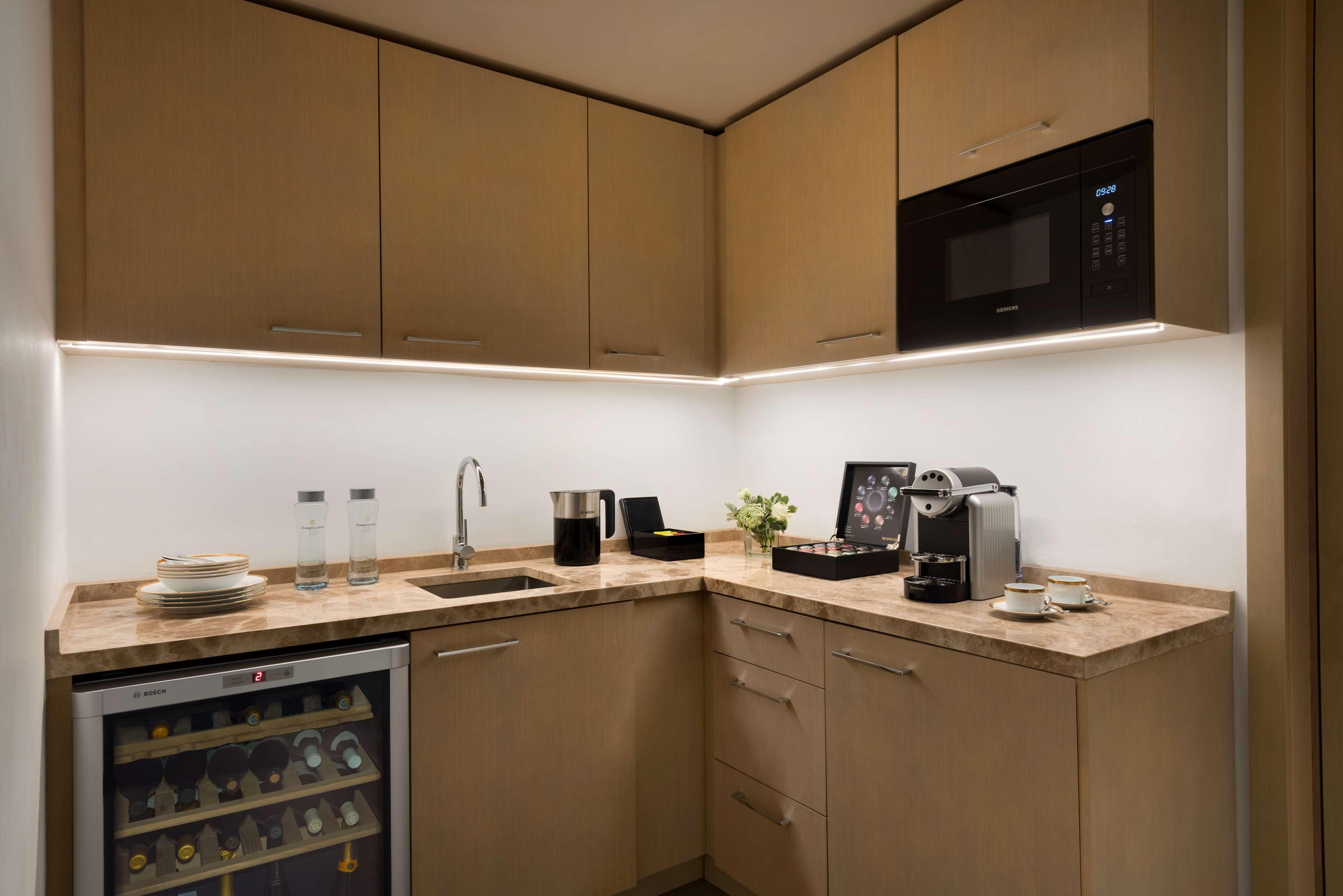 Shangri-La The Shard, London Kültér fotó A kitchen in a hotel