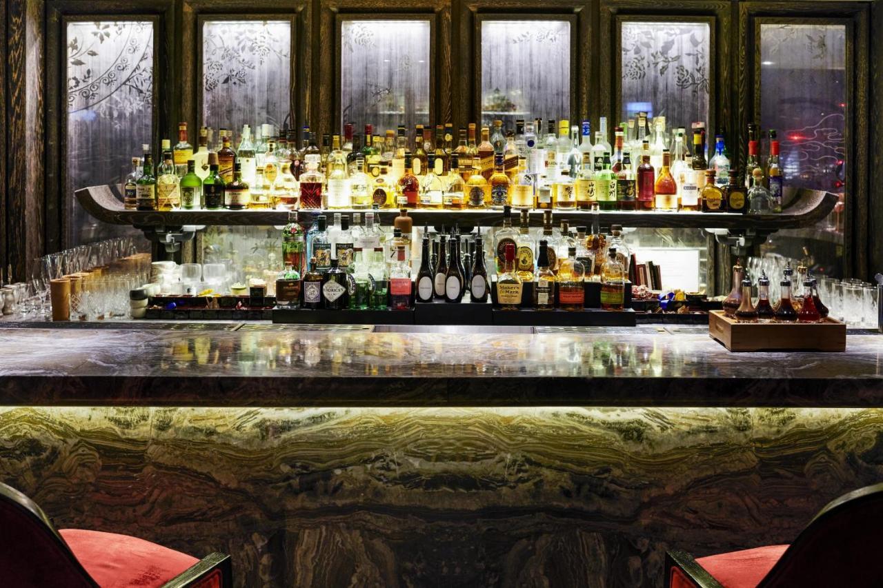 Shangri-La The Shard, London Kültér fotó The bar at the Connaught